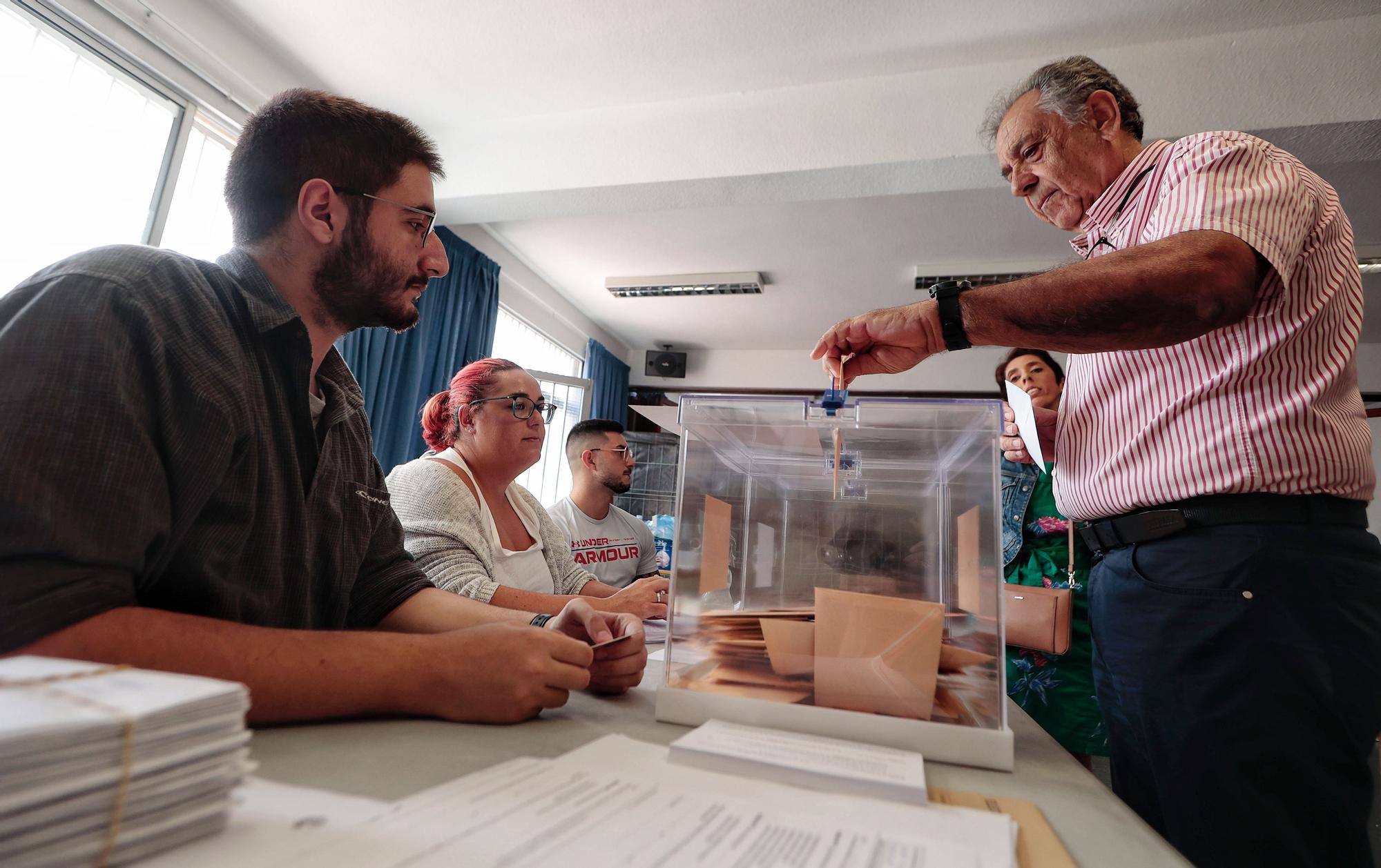 Así se ha iniciado la jornada electoral en Canarias