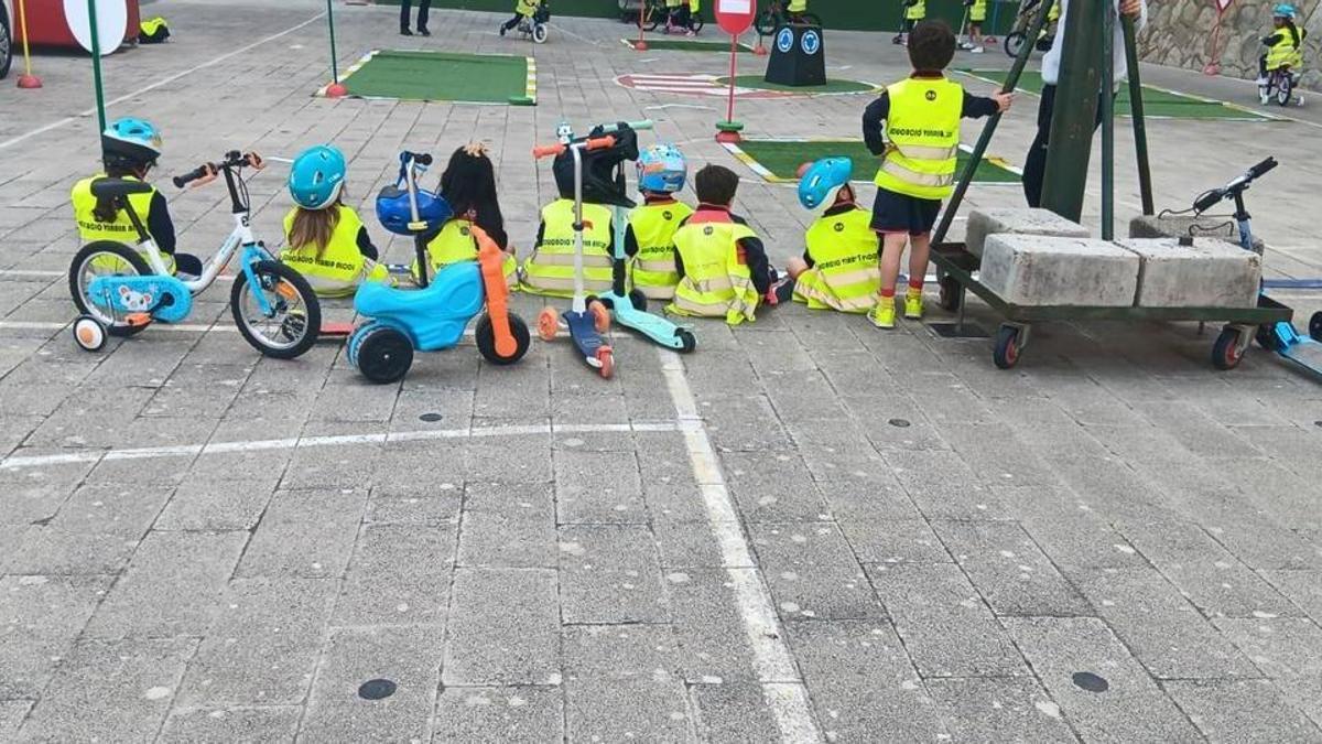 Escolares de Alcoy, en las clases prácticas de Educación vial.