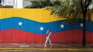 Fotografía de un deslizamiento de tierra debido a las lluvias, en Caracas (Venezuela). EFE/ MIGUEL GUTIÉRREZ