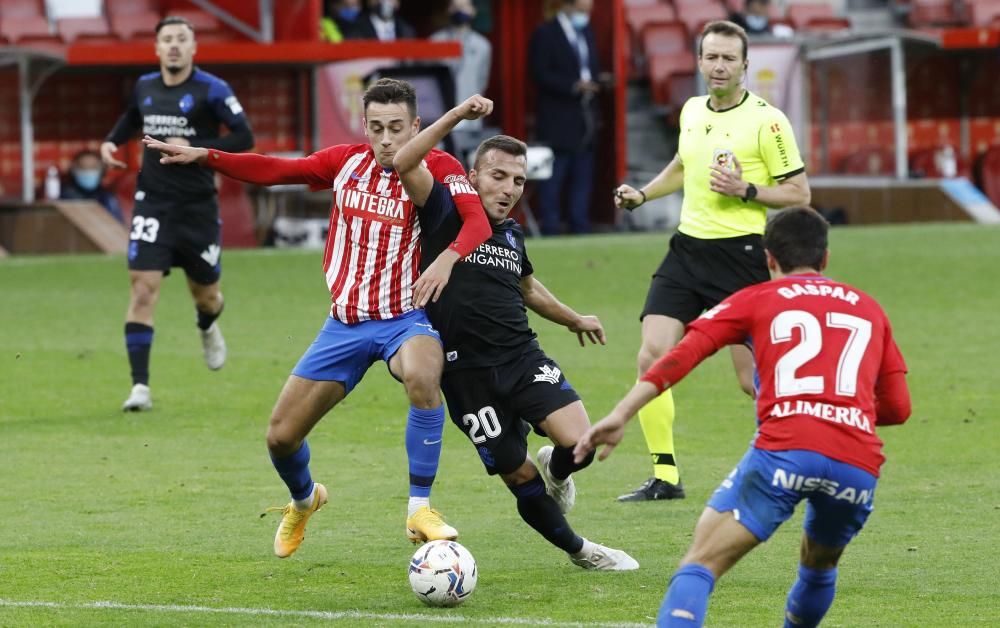 El partido entre el Sporting y la Ponferradina, en imágenes