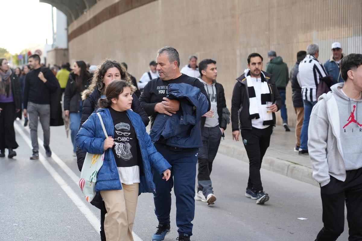 La afición del Castellón, en los aledaños del SkyFi Castalia, antes del partido con el Andorra