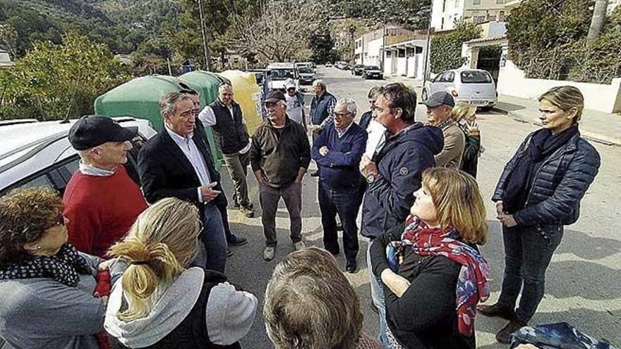 El alcalde Carlos Simarro se reunió con vecinos del Port.