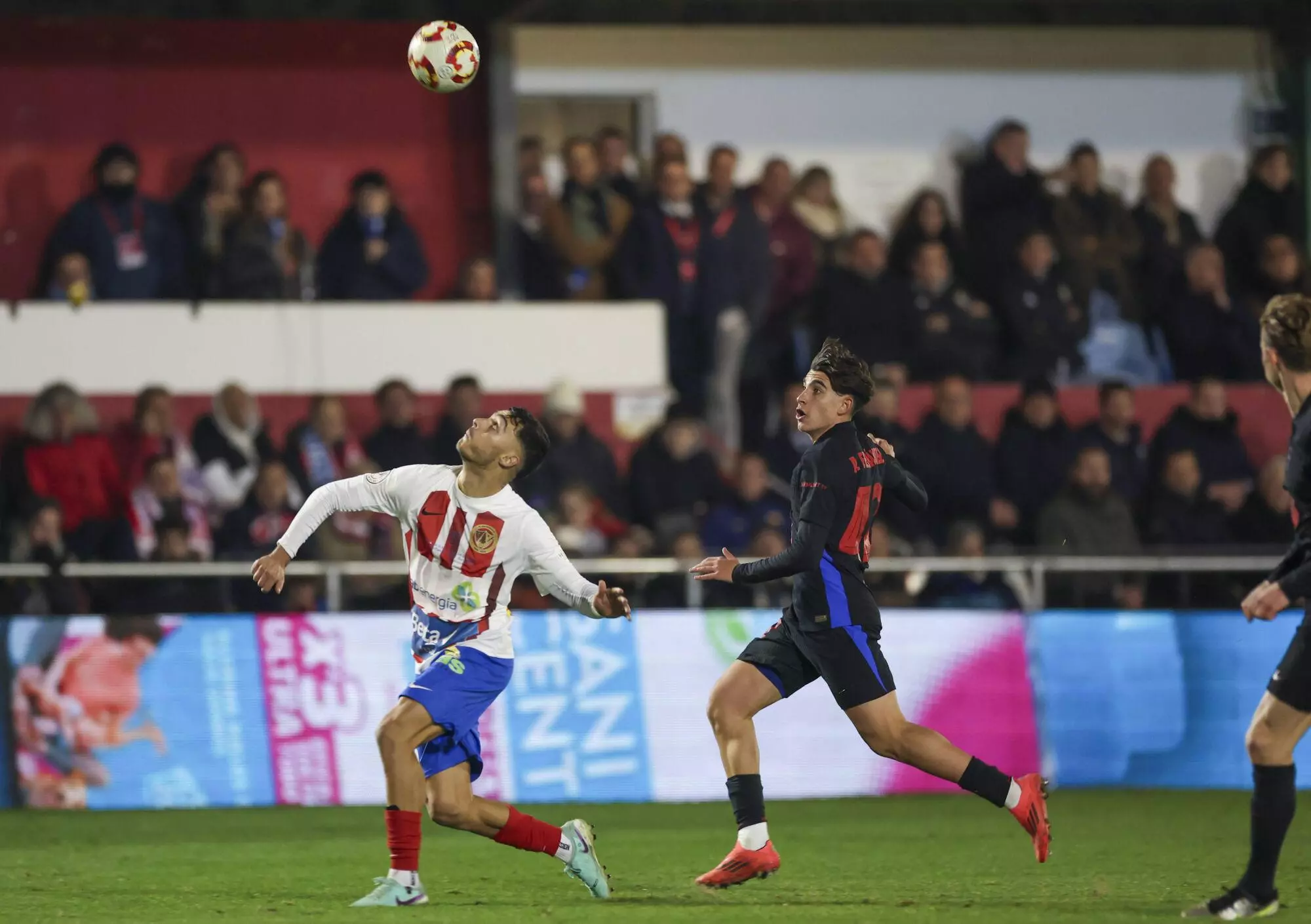 برشلونة يكشف عن كنزه الثمين الجديد 6