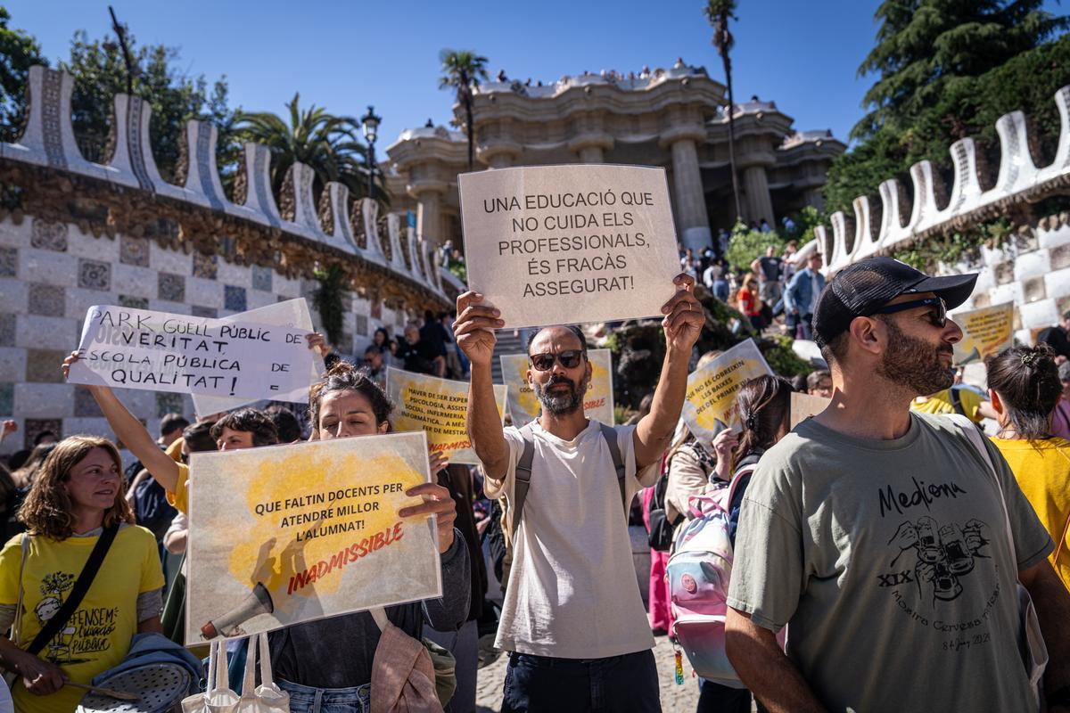 Familias de la escuela Escola Baldiri Reixac se concentrarán ante el dragón del Park Güell junto a alumnos y profesores en una acción conjunta para apoyar las movilizaciones de este mes.