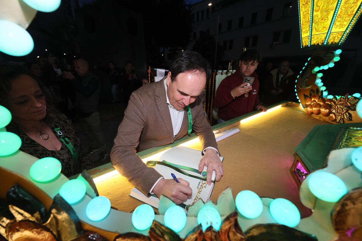 Pérez Llorca ratifica el apoyo de la Generalitat para "proteger nuestras señas de identidad como son las fiestas de la Magdalena"