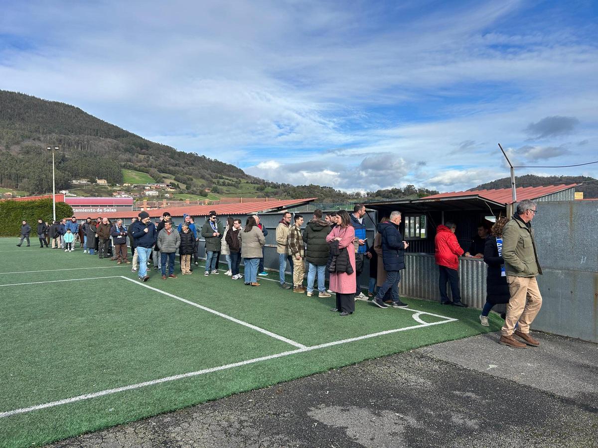 EN IMÁGENES: Así fue el derbi entre Salas y Cornellana, con victoria visitante en el último suspiro