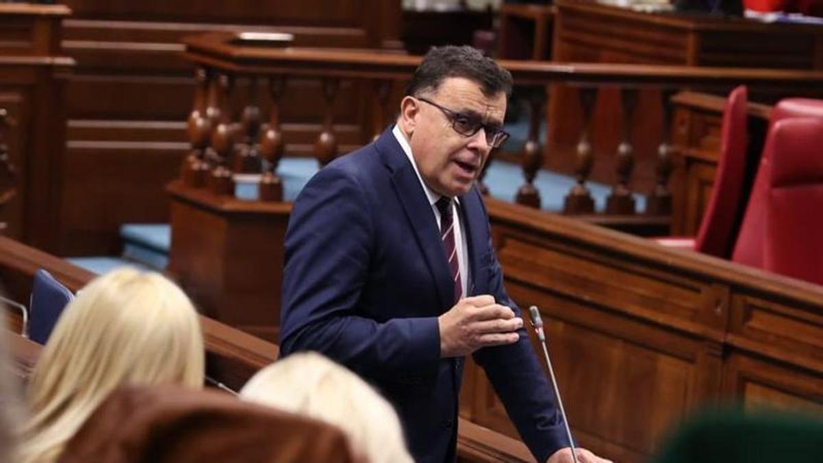Manuel Miranda durante su comparecencia en el Parlamento.