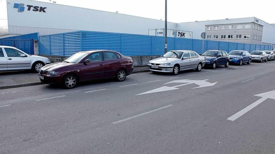 Instalaciones de TSK en el polígono de Mora Garay, con vallas rodeando la parcela adquirida.