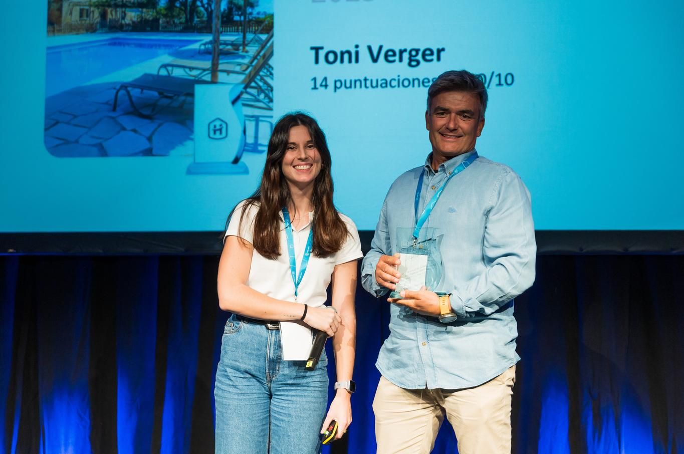 Tonina Colombàs (Holidu) - Toni Verger (Anfitrión ganador al Premio a la propiedad con la puntuación más alta 2023)