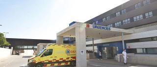 El hospital de Ibiza suspende una operación por la falta de camas