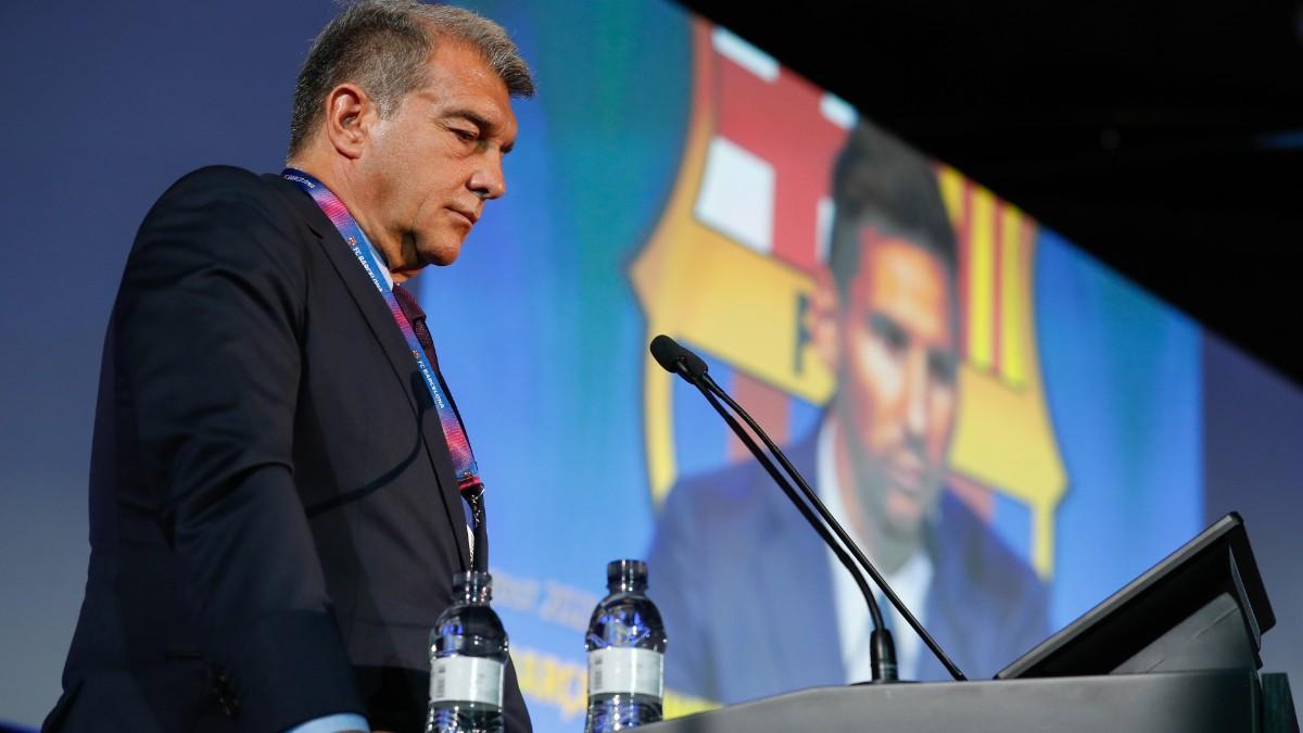 Laporta, en un acto con la imagen de Messi