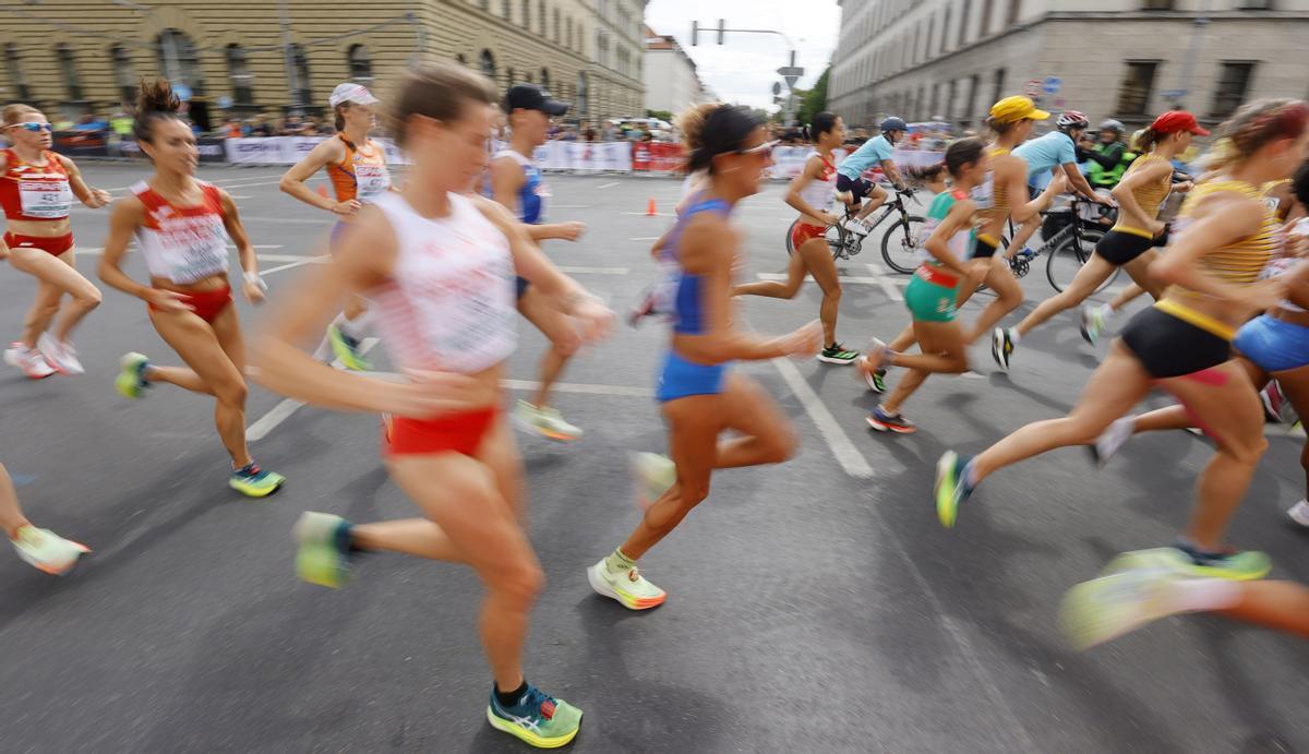 Laura Méndez, segunda por la izquierda, en pleno maratón del Europeo en Múnich