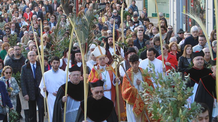 Ourense entra de lleno en la Semana Santa con la masiva procesión de La Borriquilla