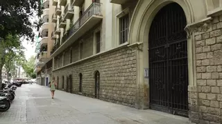 Los Mossos investigan la muerte de una madre y una hija en su piso del Clot