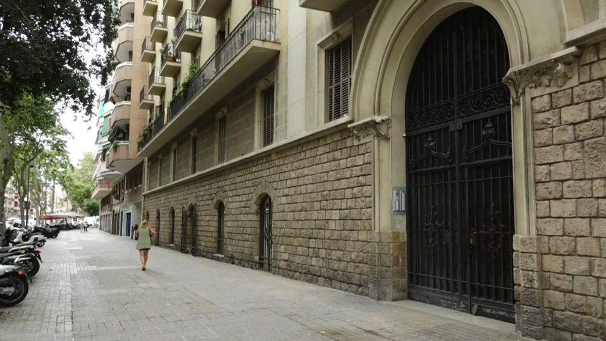 Els Mossos investiguen la mort d'una mare i una filla al seu pis del Clot (Barcelona)