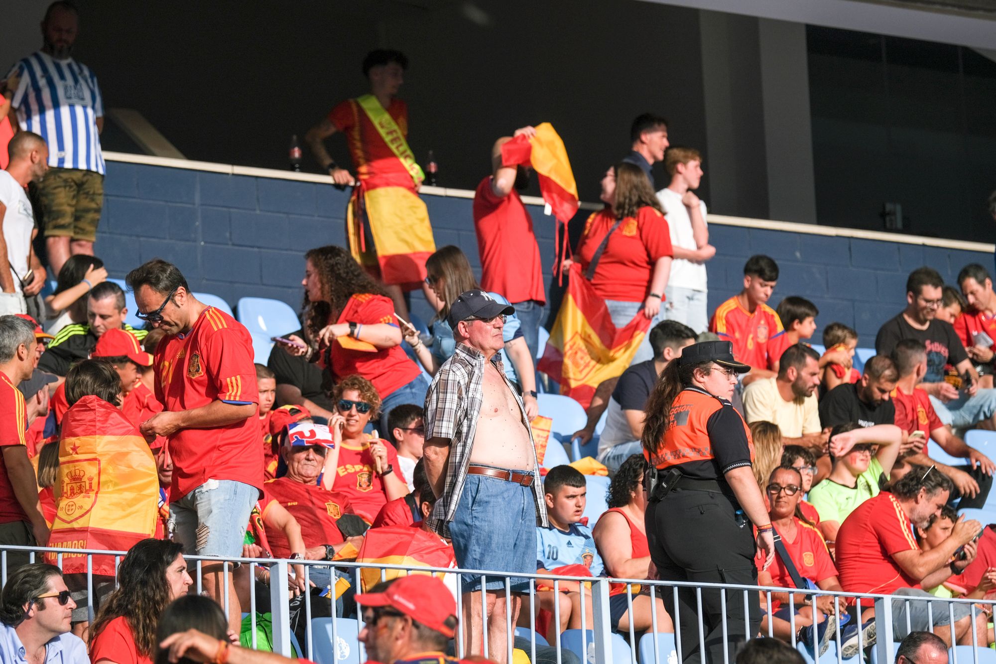 La Rosaleda, volcada con la Selección.