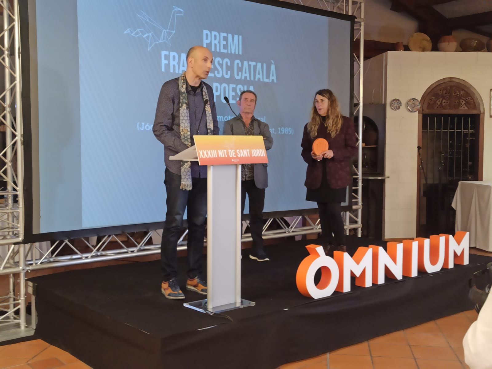 El poeta figuerenc Lluís Bosch rep el Premi de Poesia Òmnium Catalunya Nord