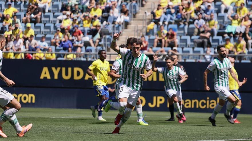 Carracedo se reinventa en el Córdoba CF: clave en Cádiz y a la orilla de su mejor versión
