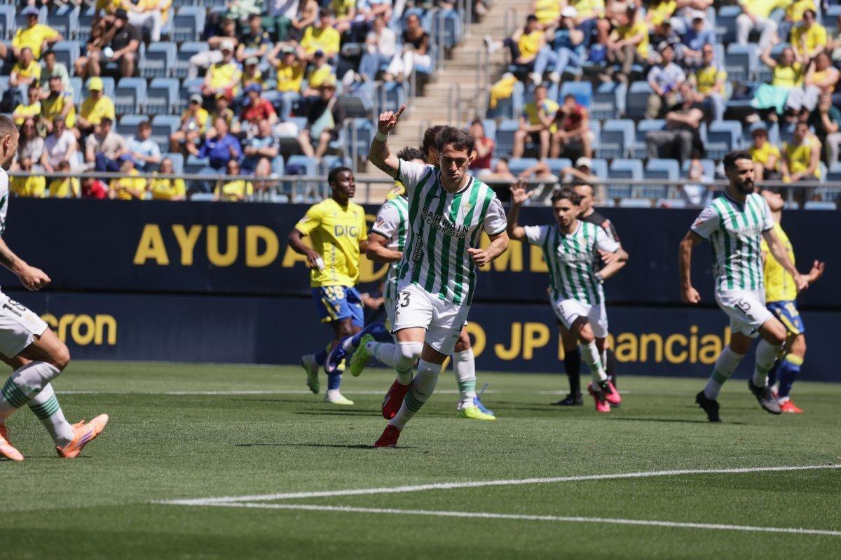 Christian Carracedo celebra su gol ante el Cádiz en el JP Financial Estadio.