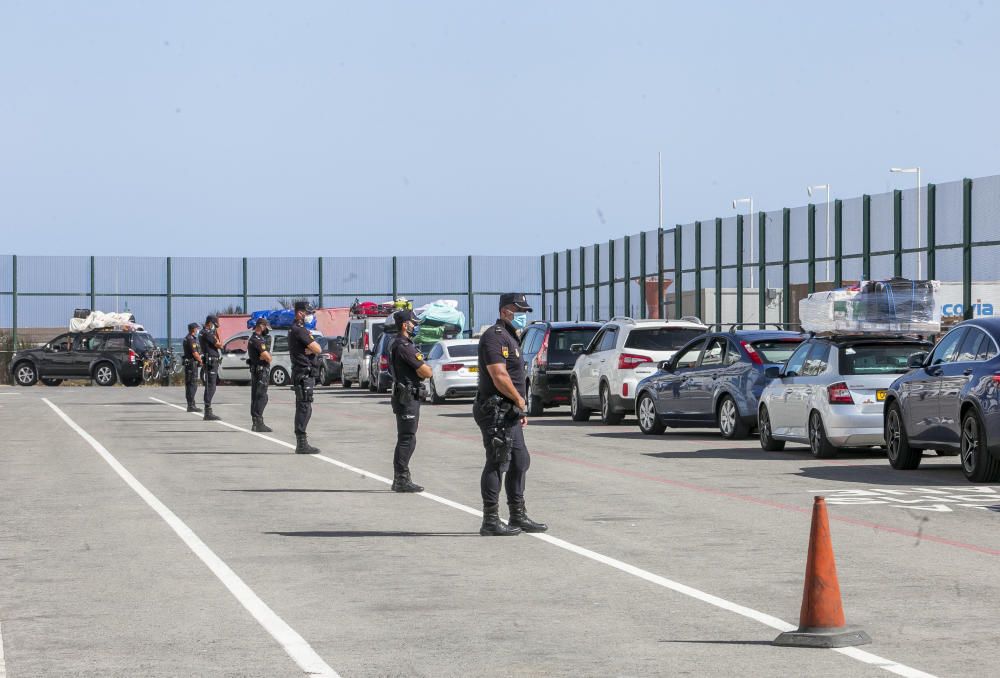 La mañana del 22 de julio ha comenzado la repatriación de unos 830 ciudadanos argelinos desde el Puerto de Alicante.