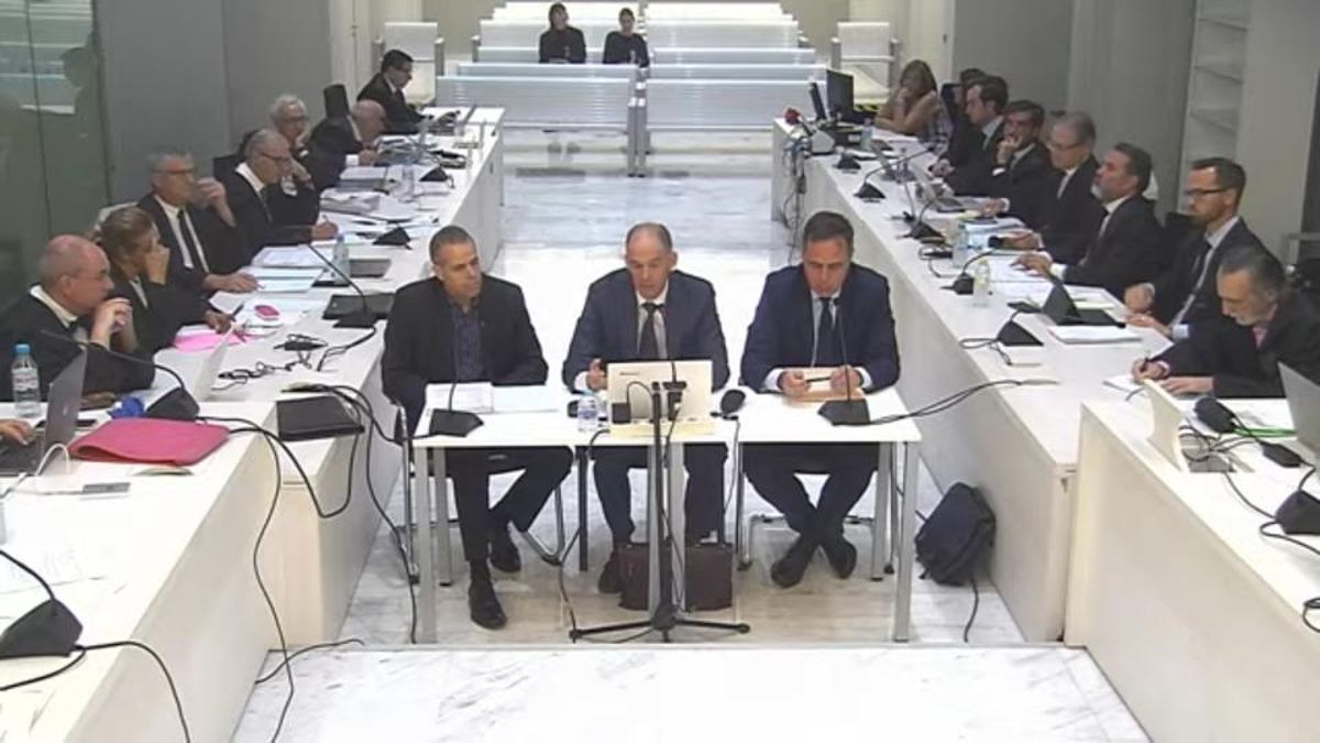 Los tres inspectores de la UDEF durante su declaración ante el tribunal de la Audiencia Nacional que juzga a Francisco Camps.