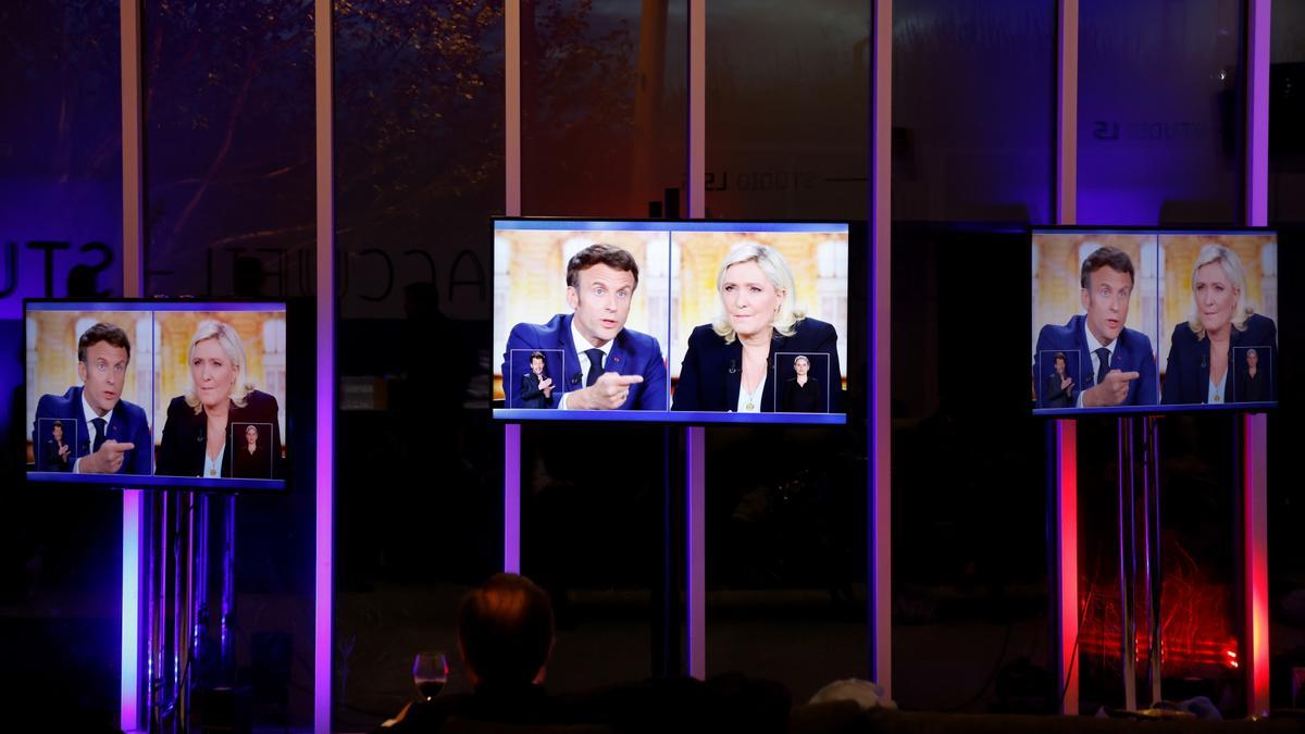 Imagen del debate entre Emmanuel Macron y Marine Le Pen para las presidenciales del próximo domingo.