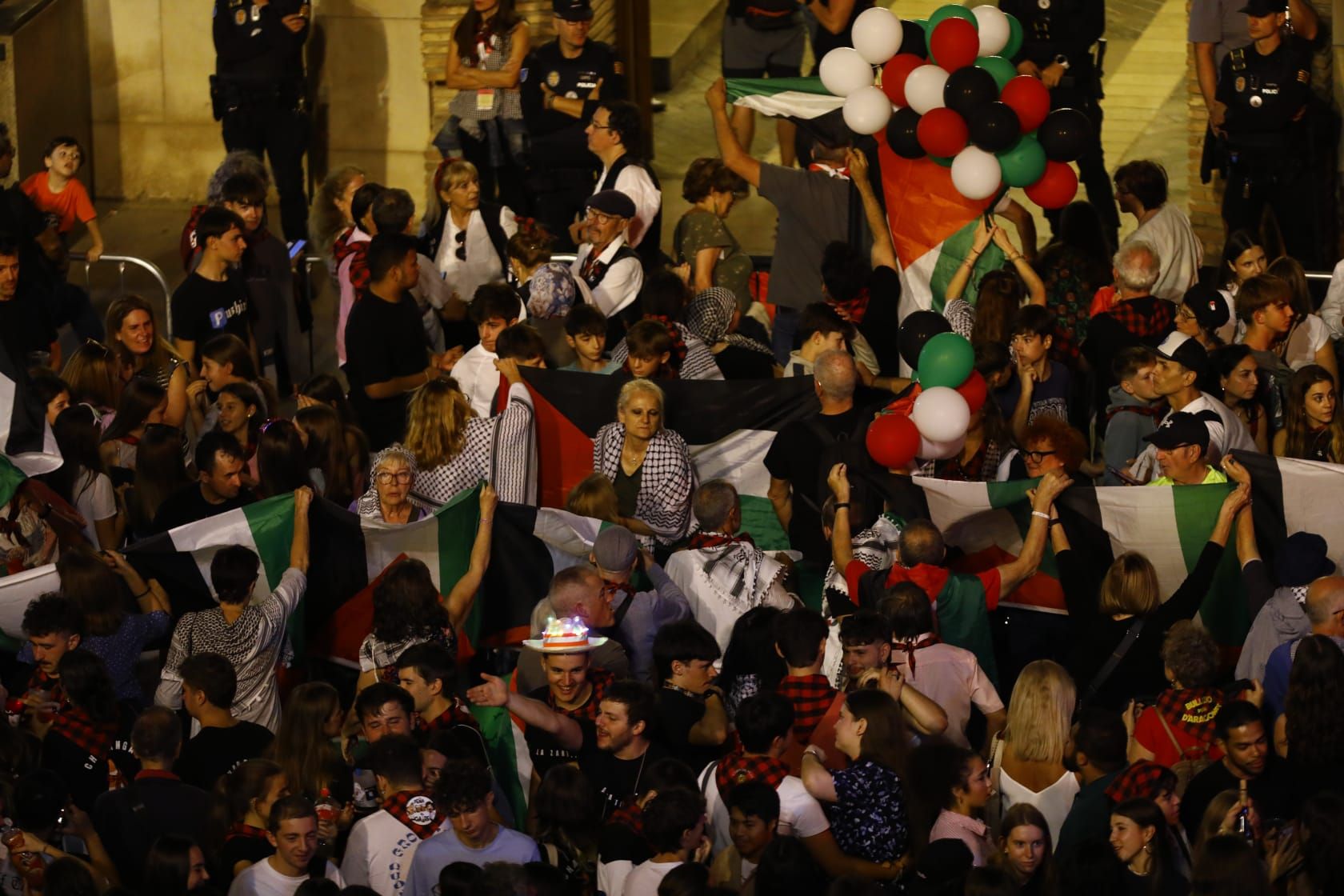 En imágenes | Primer día de las Fiestas del Pilar con las peñas y el pregón