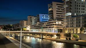 Els ‘expats’ conquereixen el nou barri del port de Badalona