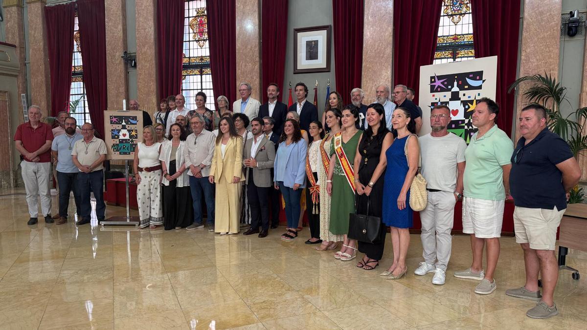 Presentación del cartel anunciador de la Feria de Septiembre de Murcia este martes en el salón de plenos del Ayuntamiento.