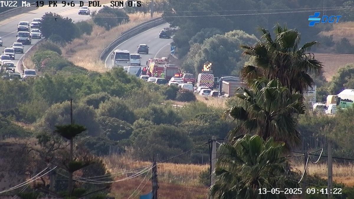 El accidente ha provocado grandes retenciones en la autopista de Llucmajor.