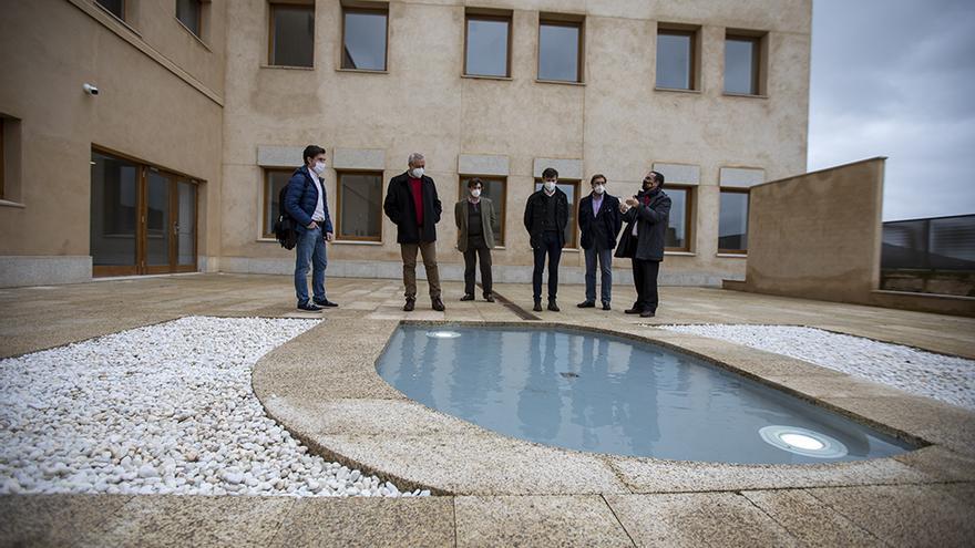 Visita de los responsables de la Diputación Provincial al inmueble, tras su reforma.