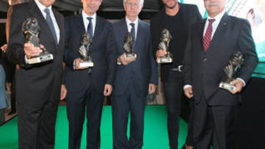 Los cinco galardonados, Isidro Prat, José Bernal, José Luis Sánchez Domínguez, Pablo López y Eduardo García, con los premios 2016.