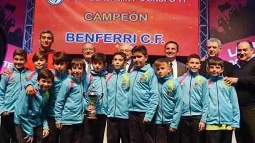 Tres equipos del Benferri reciben sus trofeos en la Gala Provincial