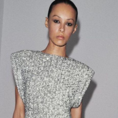 Si me casara este verano llevaría este vestido de novia de Zara de 30 euros con lentejuelas