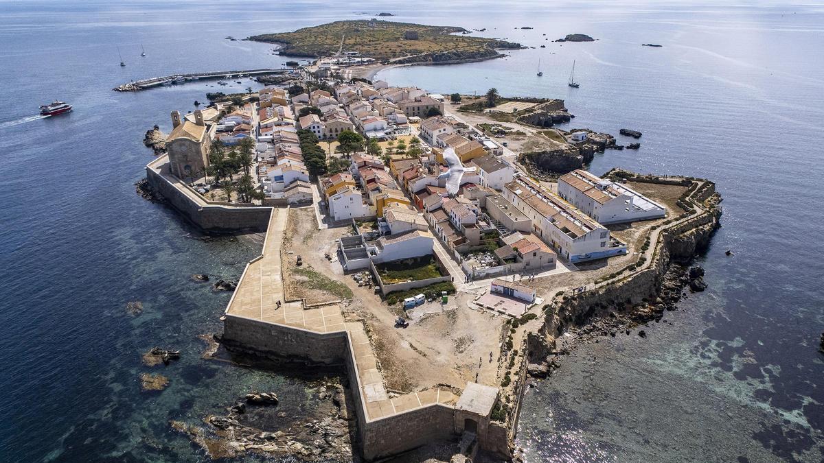 Tabarca, la isla de las mil historia que busca una nueva identidad