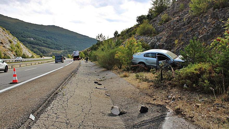 Dos accidentes en la A-52, en menos de una hora, se saldan con un herido grave y 5 leves 