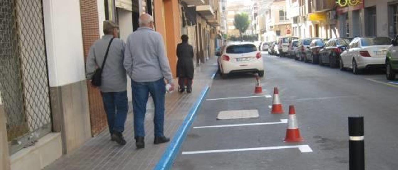 Una de las calles próximas al Mercado de Abastos de Novelda que se incorpora a la zona azul.