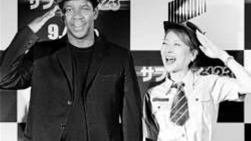 Denzel Washington: EL ACTOR CONDUCE EL TREN DE JAPON