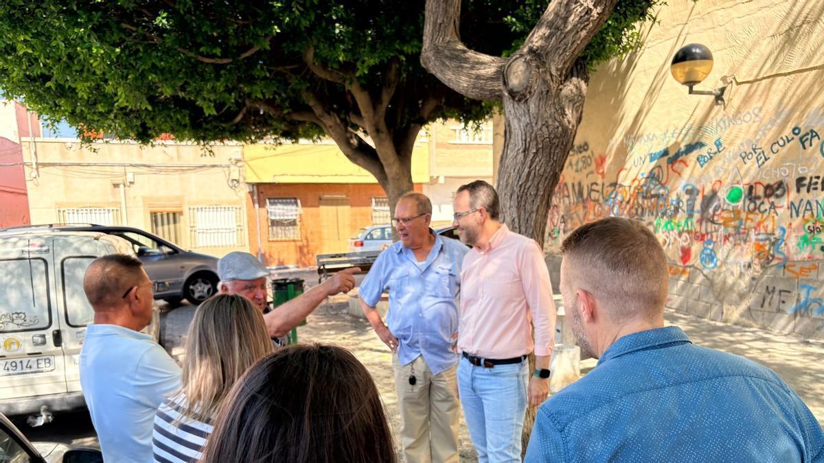 El PSOE carga contra el deterioro de parques y la falta de seguridad en el barrio Patilla de Elche