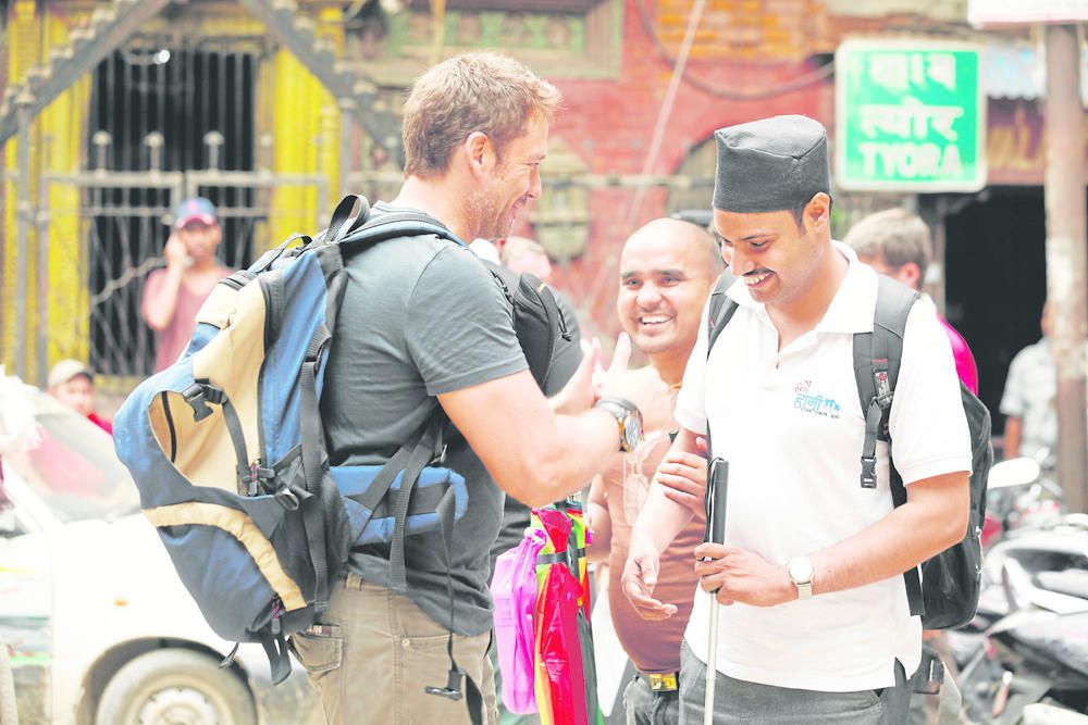 Varias secuencias de la filmación de la película ‘Rising Nepal’ dirigida por Miguel Ángel Tobías.