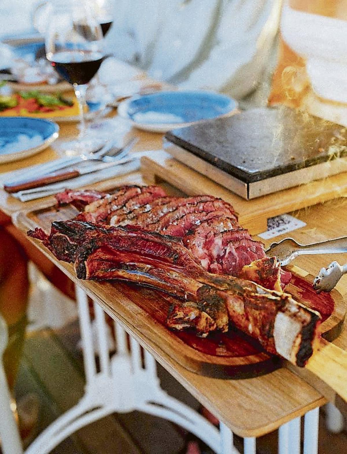The menu includes dishes such as Angus-certified rib steak.