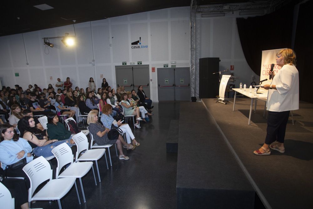 Jornadas "Mujer en Ciencia", en el Casal Jove del Port de Sagunt.