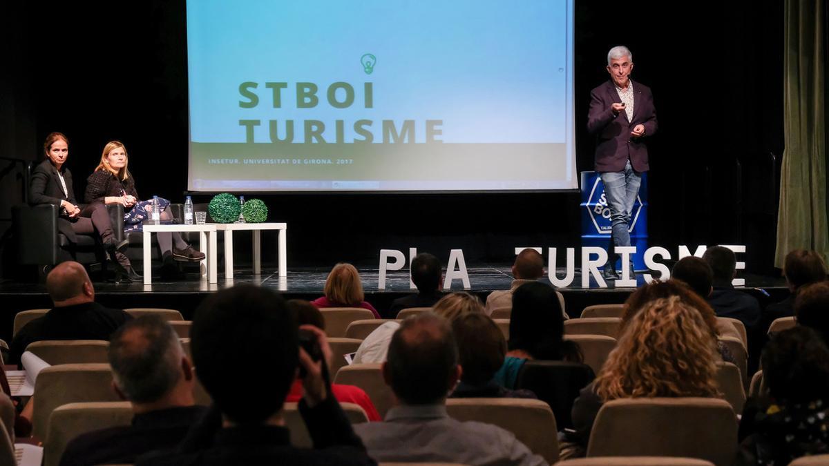 Presentación del nuevo plan de turismo que impulsa el Ayuntamiento de Sant Boi, con José Antonio Donaire a la cabeza, el pasado día 7.