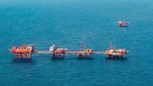 Vista aérea de la plataforma de Repsol en el mar de Trinidad y Tobago.