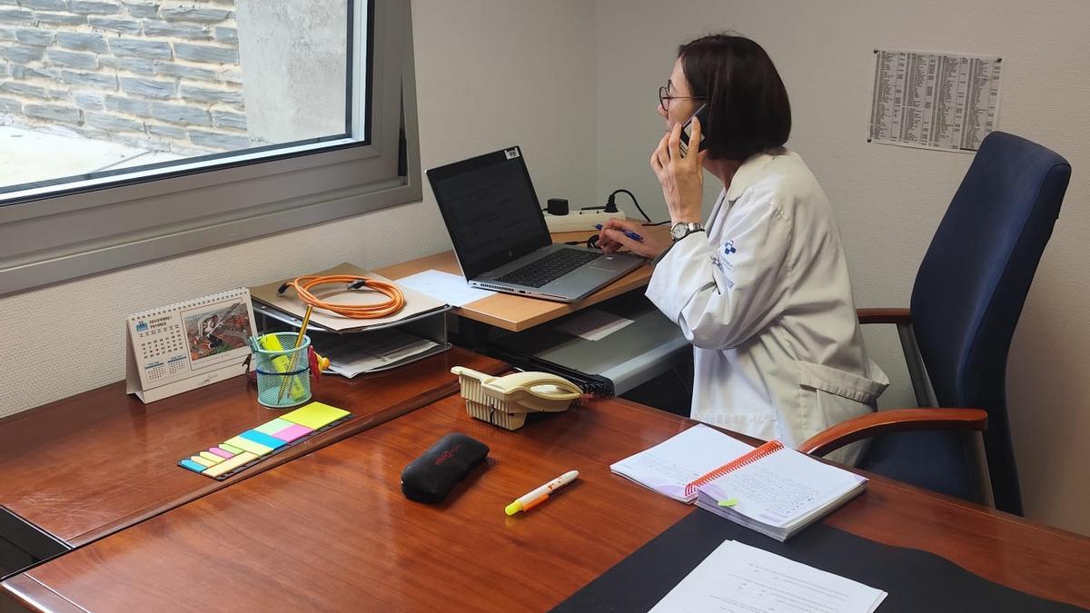 ilar López, trabajadora social que se encarga de ofrecer atención personalizada a la población.