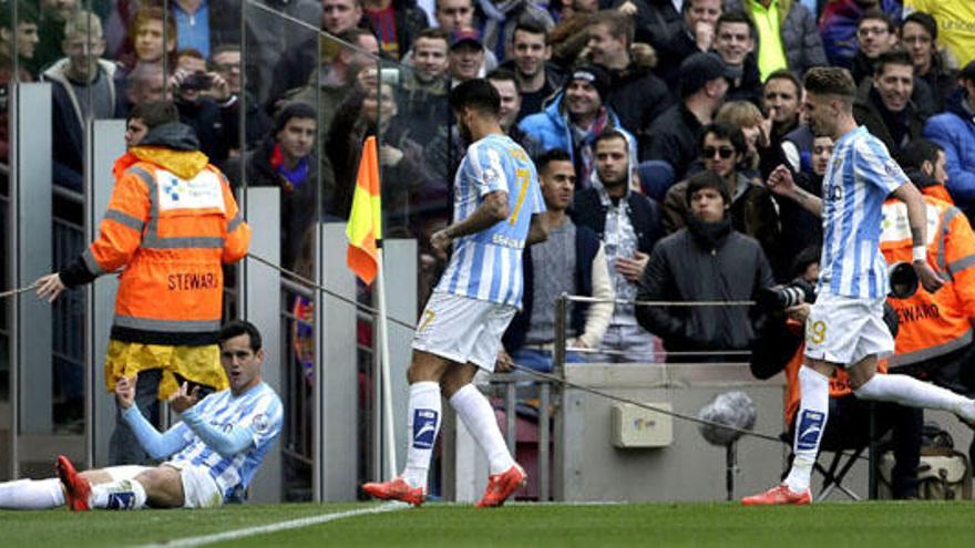 Juanmi celebra con Samu García y Samu Castillejo el gol de la victoria que marcó el de Coín en el Camp Nou esta temporada.