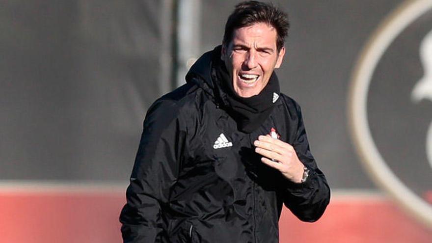 Berizzo, durante la sesión matinal de ayer en A Madroa. // Adrián Irago