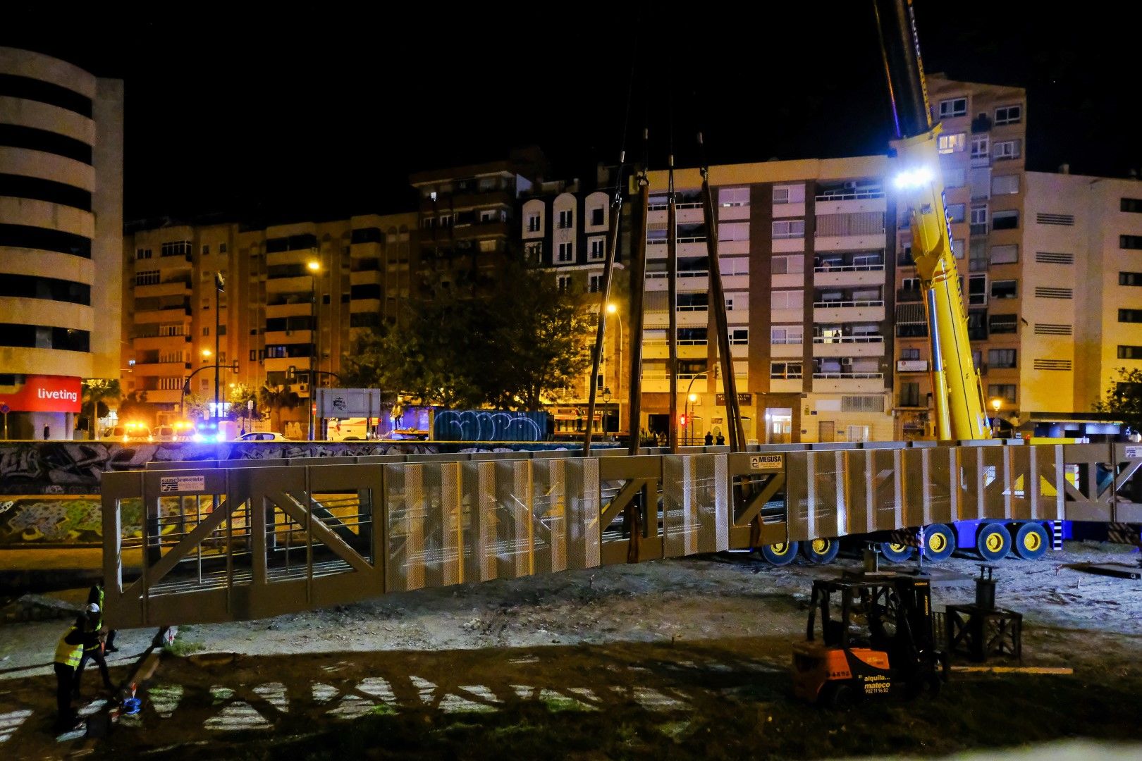 Así ha llegado el nuevo puente del CAC a Málaga