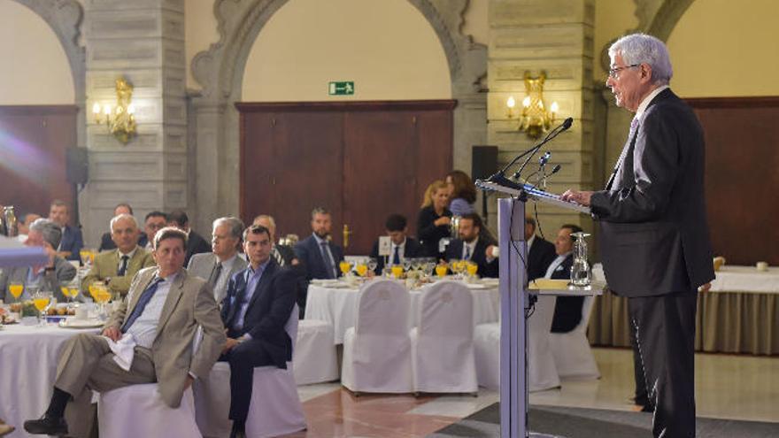 Guillermo García-Alcalde, ayer al presentar a Antonio Morales.