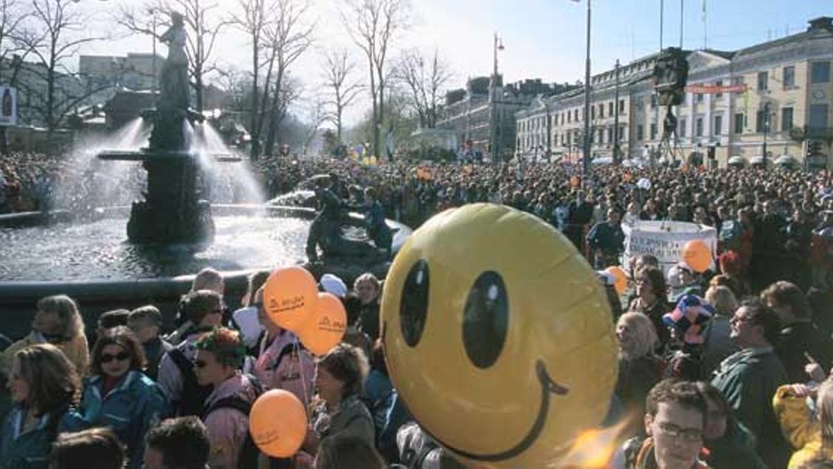 Celebra Vappu en Finlandia, la fiesta de la primavera